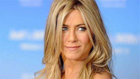 jennifer aniston naked pics|Jennifer Aniston poses topless in jaw